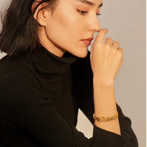 Chic Stainless Steel Bangle Bracelet - Picture 4 of 8